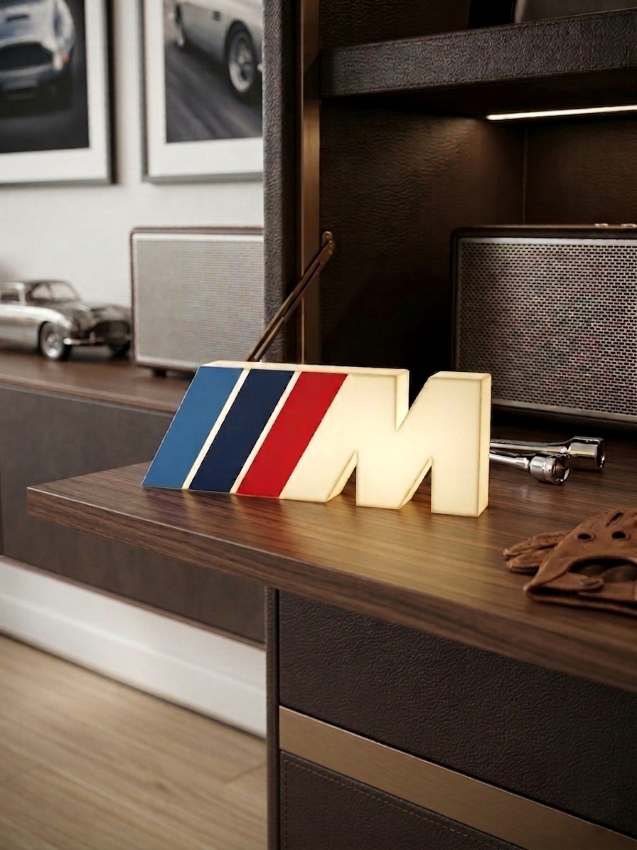 M Logo Masa Lambası